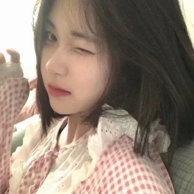三个摩登女性